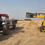 100 ट्रैक्टर रेत नदी में वापस डलवाई गई