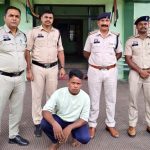 मारपीट कर निकाला, गिरफ्तार