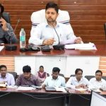 दुर्ग कलेक्ट्रेट में राजस्व समीक्षा बैठक