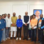 राज्यपाल रमेन डेका से प्रदेश के उत्कृष्ट खिलाड़ियों ने की सौजन्य भेंट